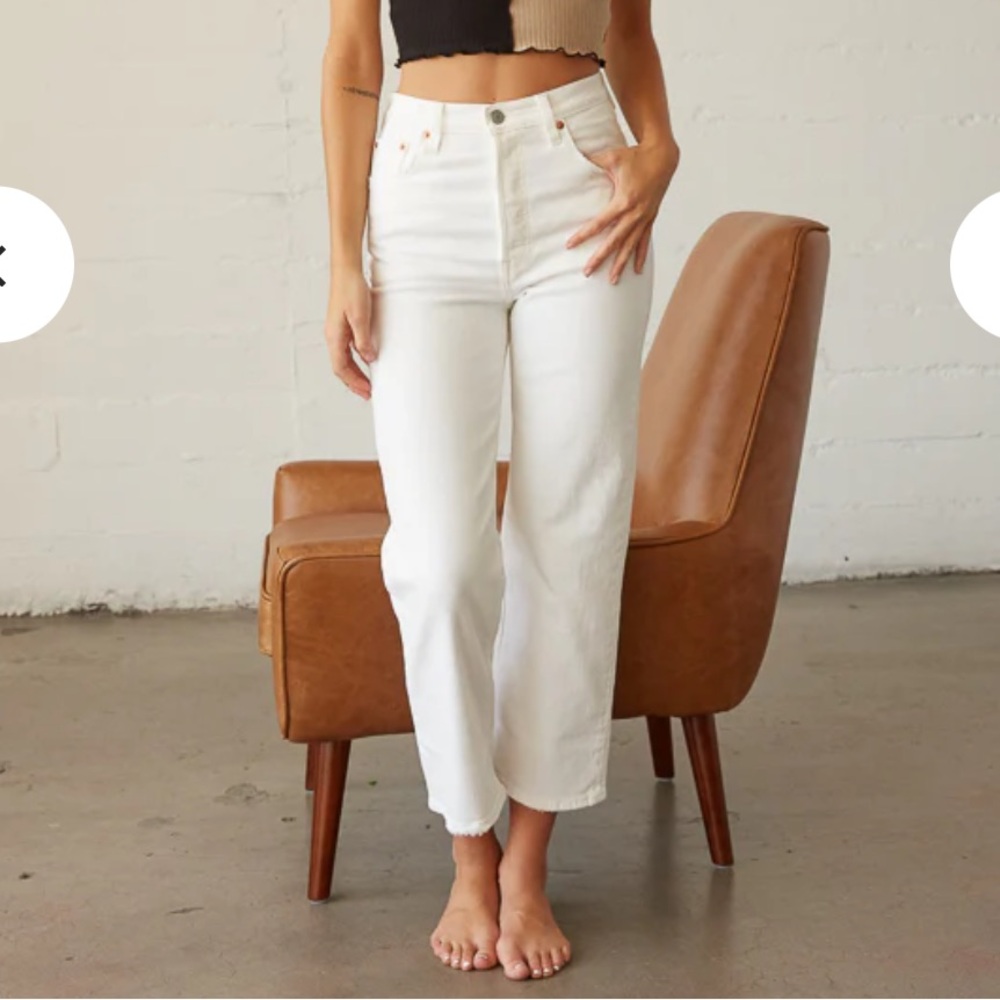 Levi’s Ribcage Straight Ankle Jeans in Cream